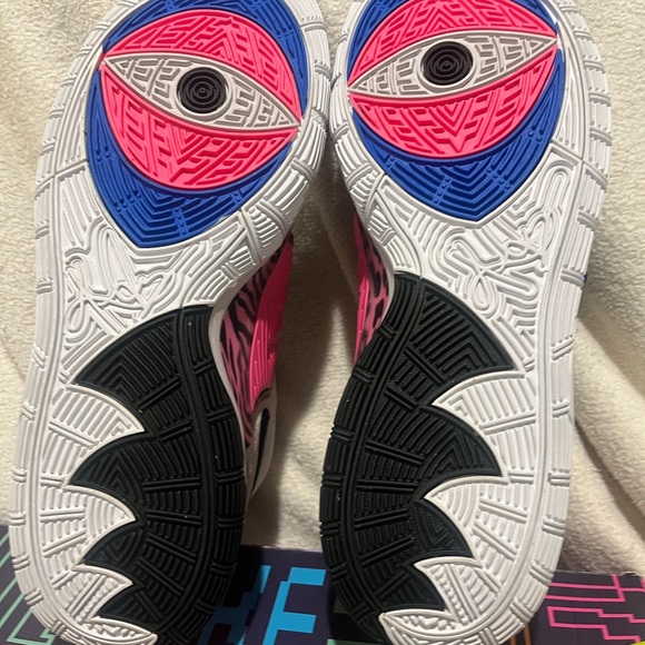Brand New Nike Kyrie 6, Men’s size 14 - Picture 3 of 8